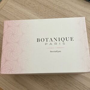 Botanique Paris RevitalEyes Skincare Box